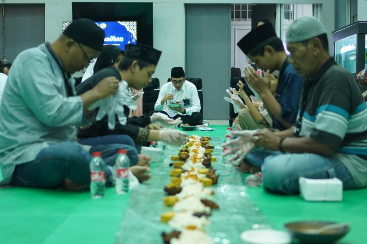 Wujudkan Kebersamaan, Sesditjenpas Ajak Warga Binaan Rutan Salemba Buka Puasa Bersama