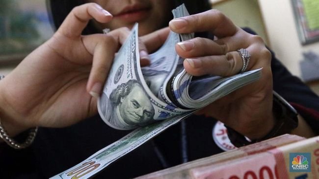 Gejolak dari AS Bikin Dolar Turun ke Rp16.350