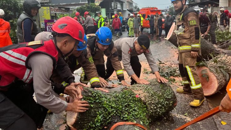 Tiga Peristiwa Bencana Alam Terjadi Dalam Sehari di Garut