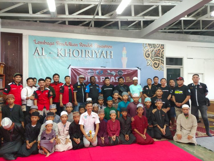 Solidaritas Otomotif Jayapura Buka Puasa Bersama Dengan Anak Yatim Pesantren Al- KHOIRIYAH Komba Sekaligus Serahkan Bansos Ramadhan