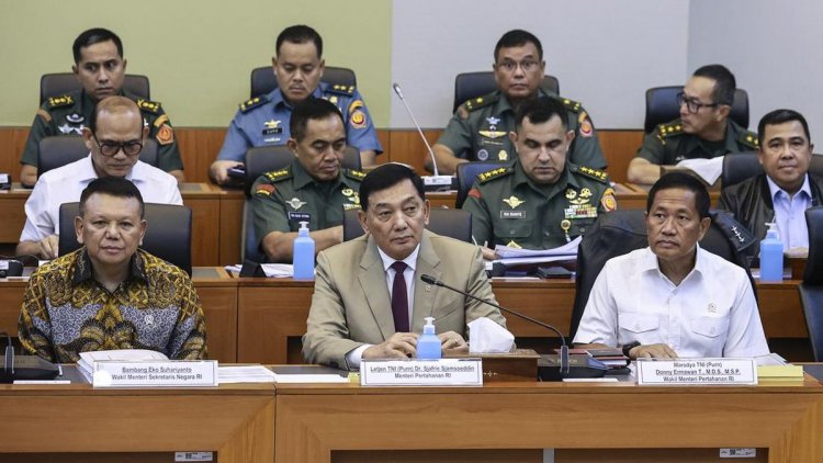 Mengapa Harus Khawatir dengan Revisi UU TNI dan Dwifungsi Militer?