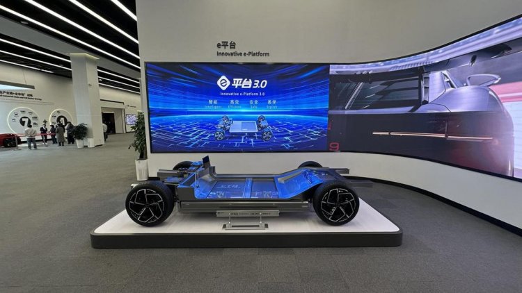 Mobil Listrik BYD Isi Daya Baterai 5 Menit untuk Jarak 400 Km