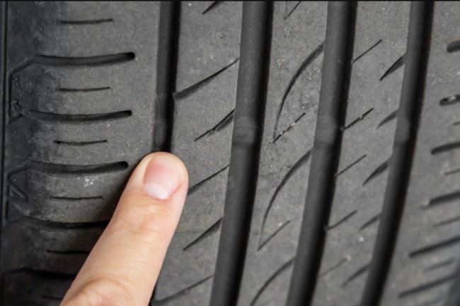 Kerikil Kecil, Dampak Besar: Waspadai Ban Mobil Anda  Agar Tak Celaka