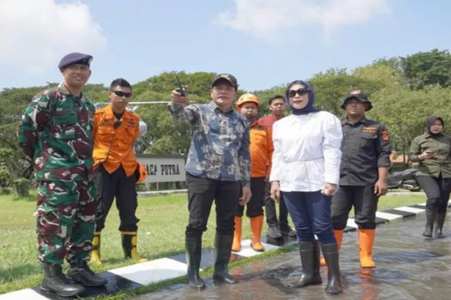 Bupati dan Wakil Bupati Sidoarjo Sidak Banjir Dampak Angin Kencang di Terminal 2 Juanda hingga Desa Cemandi