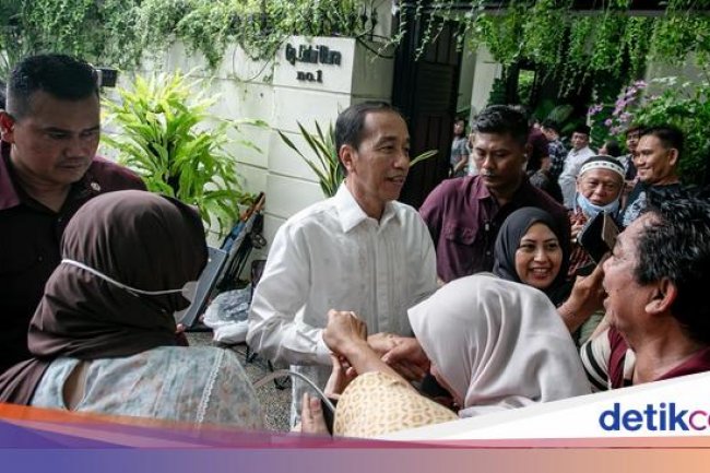 Ramainya Warga Mengunjungi Kediaman Jokowi Saat Lebaran