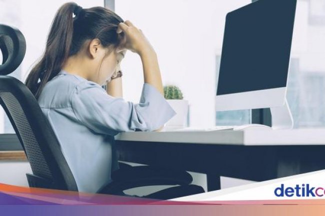 Terlalu Banyak Duduk Disebut Memperpendek Umur, Berdiri Ternyata Sama Saja