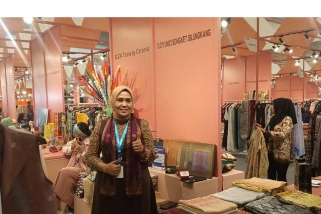 Kembangkan Produk Warisan Budaya, UMKM Unici Songket Silungkang Tembus Pasar Internasional Didukung BRI