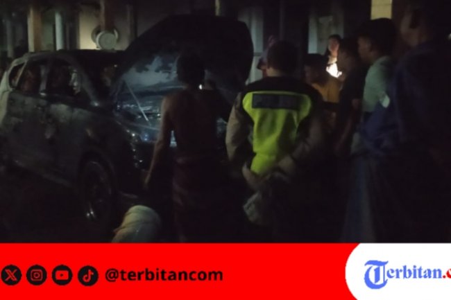 Diduga Dendam, Dua Mobil Milik Korcam Jimad Sakteh Sampang Dibakar OTK