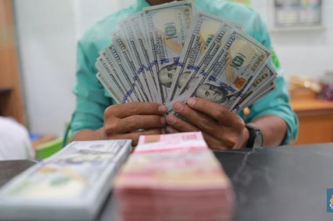 Rupiah Terus Melemah di Pasar Luar Negeri, Dolar Kini Tembus Rp 17.200