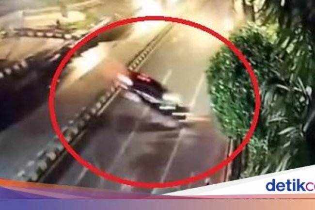 Bak Film, Peristiwa BMW Terjun dari Ujung Tol di Gresik Terekam CCTV