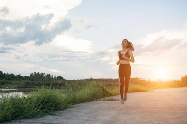 Lari dan Angkat Beban Bikin Muka Kendor, Mitos atau Fakta?