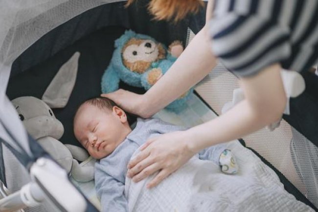 Apakah Normal Jika Bayi Baru Lahir Tidur Terus? Ini Penjelasan Pakar
