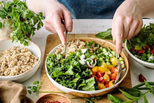 Kombinasi Diet Mediterania dan Olahraga Tingkatkan Kesehatan Tulang Perempuan Lansia