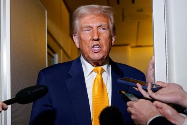 iPhone Cs Tetap Kena Tarif 'Gila' Amerika, Trump Labil Bikin Bingung