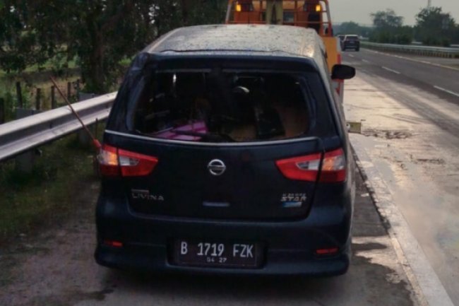 Mobil yang Ditumpangi 4 WNA Kecelakaan di Tol Jombang, 1 Orang Luka-luka