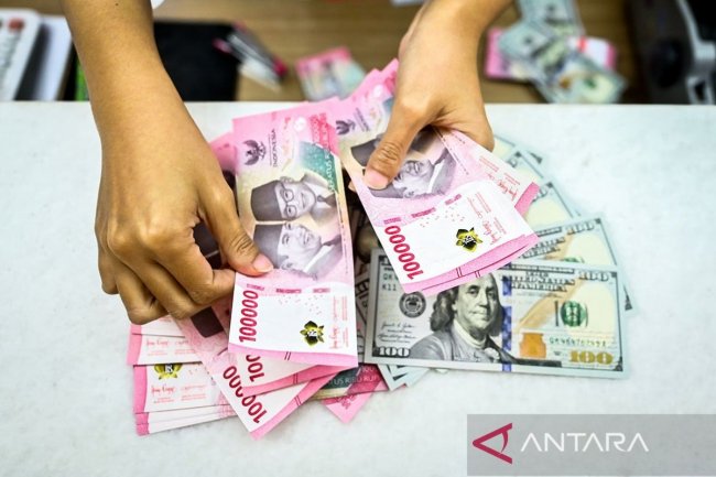 Rupiah diprediksi melemah seiring tingkat kepercayaan konsumen menurun