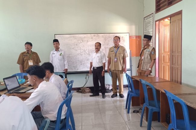 Kemenag Kota Mataram Pantau US Berbasis TI di SMKN 3 Mataram