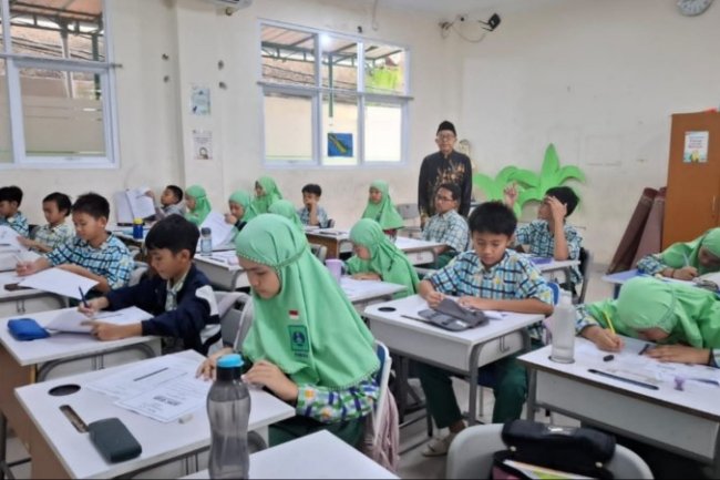 81 Siswa MIN 14 Al-Azhar Asy-Syarif Ikuti Kompetisi Matematika Internasional IKMC 2025