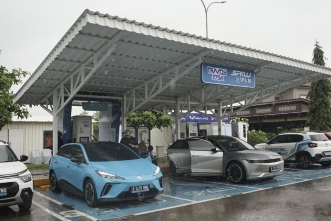 Kendaraan Listrik Jadi Game Changer di Tengah Tantangan Industri Otomotif Nasional