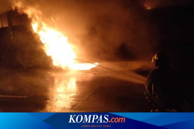 [POPULER OTOMOTIF] Bus Sinar Jaya Terbakar di Tol Cipali, Diduga Karena Arus Pendek  | Ganti Oli Mobil, Baiknya Berpatokan pada Waktu atau Jarak Tempuh?