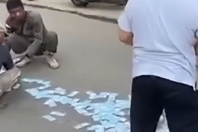 Warga Kalsel Patut Dicontoh, Viral Pungut Duit Rp25 Juta Tercecer di Jalan Tak Diambil Selembar Pun