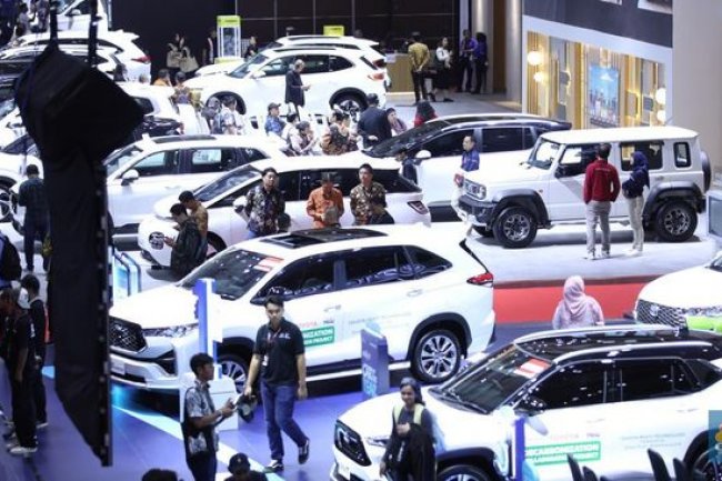 Bocoran Nasib Harga Mobil 2025 Efek Pelemahan Rupiah & Tarif Trump