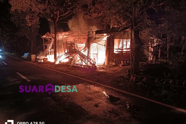 Kebakaran Hanguskan Gudang Alat Resepsi di Sidodadi, Kerugian Capai Ratusan Juta