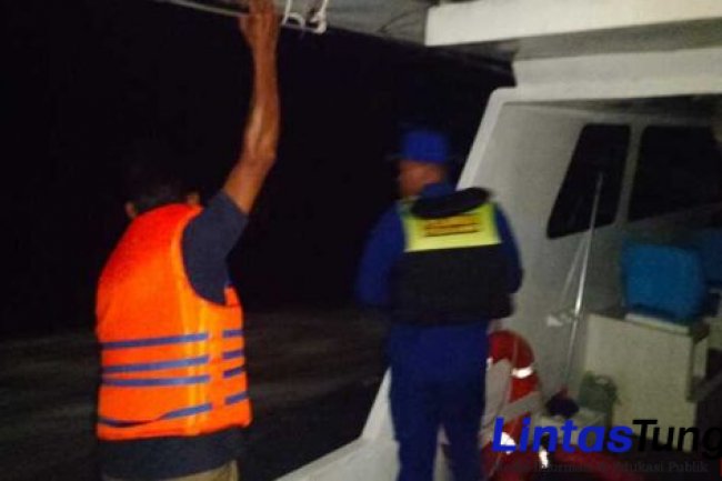 Kapal Trol Mini Tabrak Pompong Hingga Terbalik Seorang Nelayan Dikabarkan Tenggelam