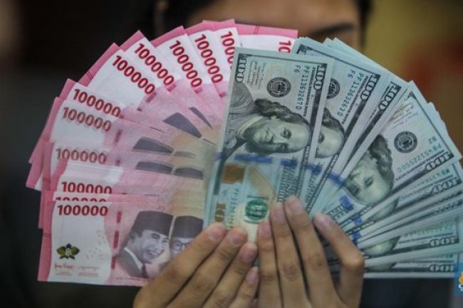 Pelaku Pakar Cerna Keputusan BI, Dolar Turun Tipis ke Rp16.850