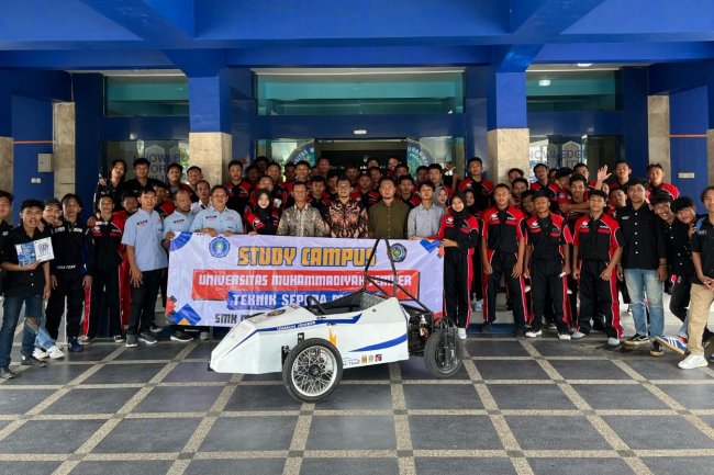 Menyulam Jejak Otomotif: Siswa TSM SMK Models Kunjungan Industri di Jember