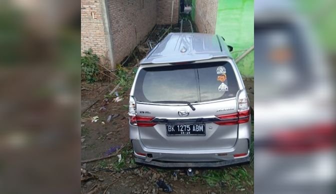 Mobil Berisi 5 Orang Terseret Kereta Api di Asahan, Ada Korban Tewas