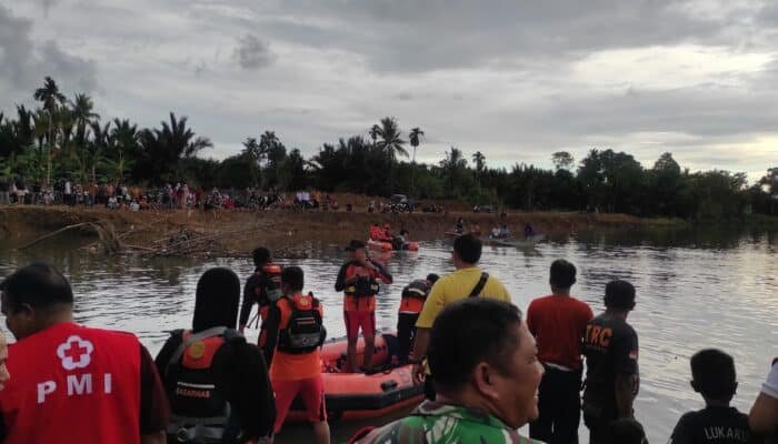 Anak Usia 10 Tahun Diduga Terbenam di Sungai Batang Kandis Lubuk Buaya, Tim SAR Gabungan Lakukan Pencarian