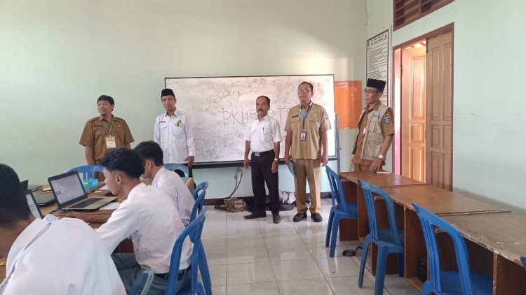 Kemenag Kota Mataram Pantau US Berbasis TI di SMKN 3 Mataram