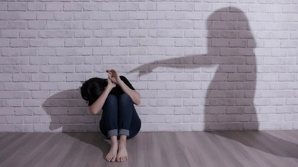 Jeritan Sunyi di Balik Senyum: Kisah Seorang Guru yang Berjuang Melawan Luka Batin
