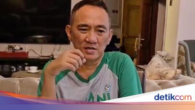 Andi Arief Kritik Jokowi Mau Laporkan 4 Orang soal Ijazah: Tak Elok