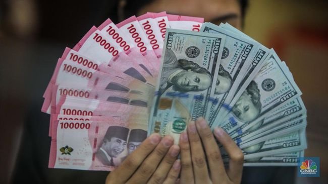 Pelaku Pakar Cerna Keputusan BI, Dolar Turun Tipis ke Rp16.850