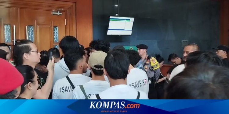 Pengacara Heran Ada Massa Pendukung KPK di Sidang Hasto: KPK Punya Relawan?