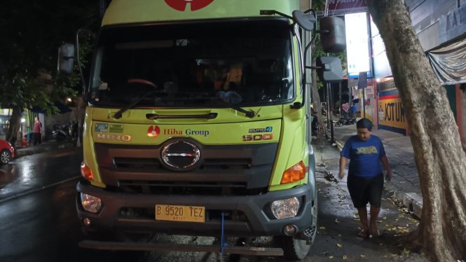Senggolan, Pemotor di Jombang Masuk Kolong Truk hingga Tewas
