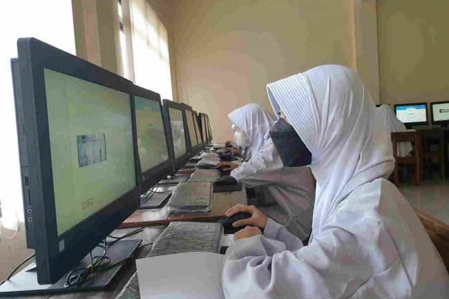 Teknologi di Tangan Kita: Memanfaatkan Era Digital dengan Bijak