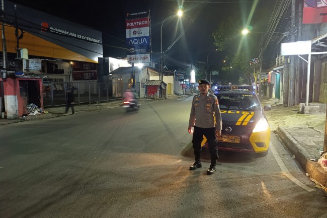 Polsek Cikole Laksanakan Patroli Malam untuk Jaga Kamtibmas