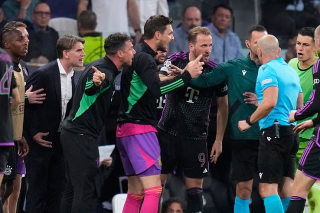 Balasan Keras Wasit Szymon Marciniak untuk Protes Hansi Flick: Komentar Bodoh