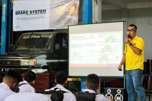 Alih Pengetahuan Dasar-Dasar Otomotif Autochem Mengajar