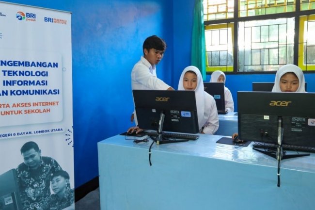 BRI Salurkan Bantuan Infrastruktur Teknologi dan Informasi ke Daerah 3T