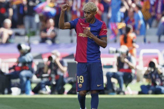 Hansi Flick Puji Kedewasaan Lamine Yamal Usai Bawa Barcelona Kalahkan Madrid