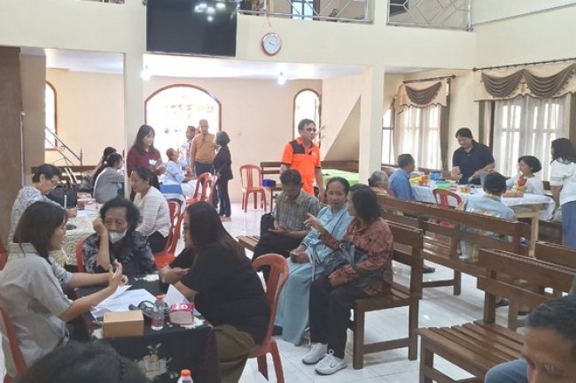 Berbagi Kasih Lewat Pemeriksaan Kesehatan Gratis dan Pemberian Sembako di Jawa Timur
