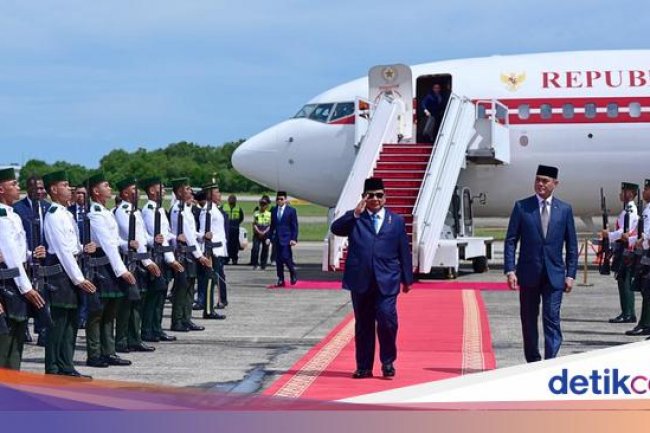 Prabowo Tiba di Bandar Seri Begawan Disambut Pasukan Jajar Kehormatan