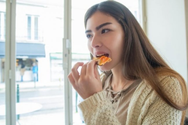Makan Terlalu Kenyang? ini Bahaya yang Jarang Diketahui Banyak Orang