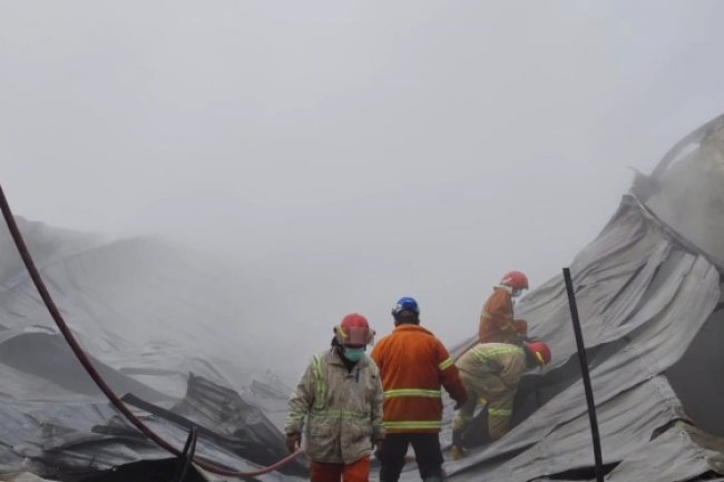 Gudang di Jombang Terbakar, Pemilik Merugi Ratusan Juta Rupiah