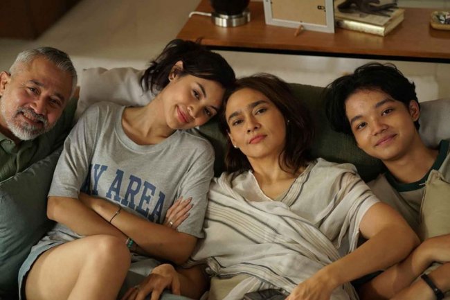 Sinopsis Mungkin Kita Perlu Waktu, Asa Keluarga Beranjak dari Duka