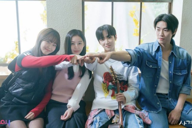 Sinopsis Spring of Youth, Mantan Idol Banting Setir Bikin Band Kampus